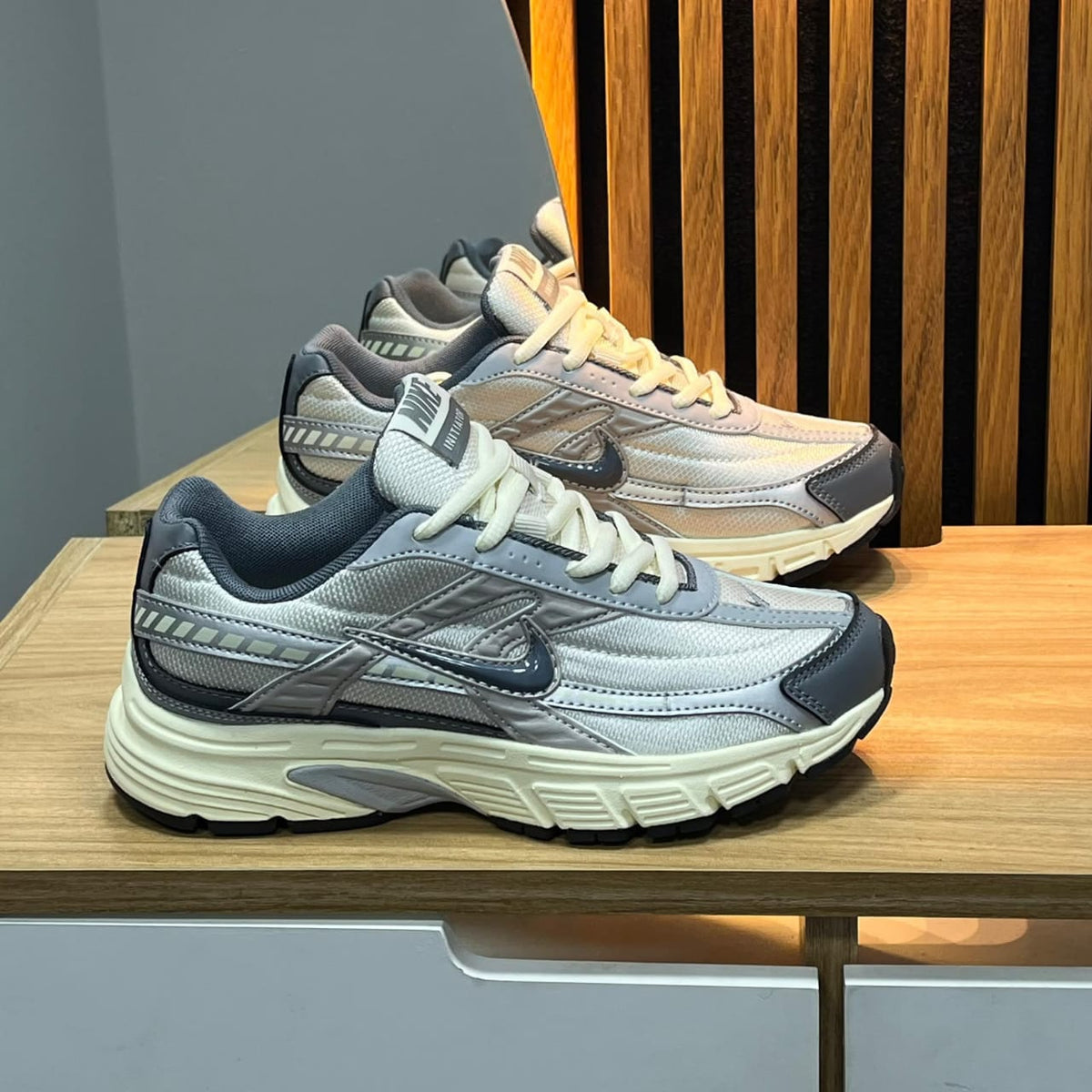 NIKE P600