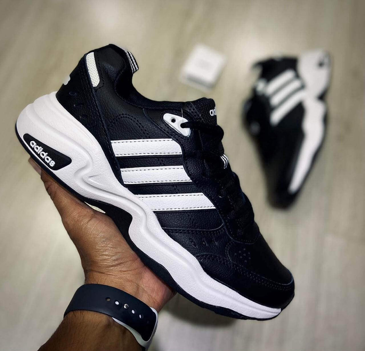 ADIDAS STRUTTER